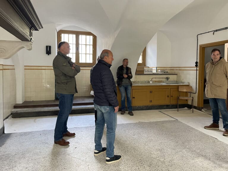 Bezoekers in keuken